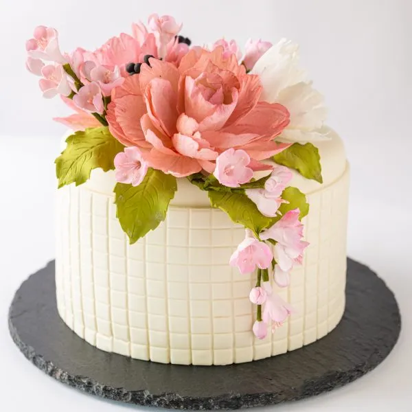 DC - 106 (2kg Ribbon Cake - 8")
