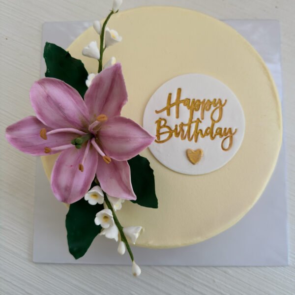1kg Ribbon Cake (8") with posie of flowers & tag