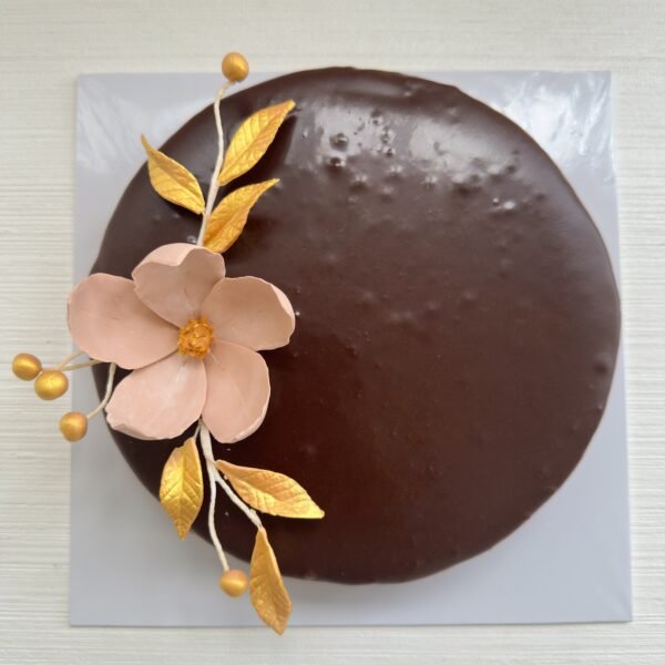 1 kg Eggless Chocolate Cake 8" with posie of flowers & tag